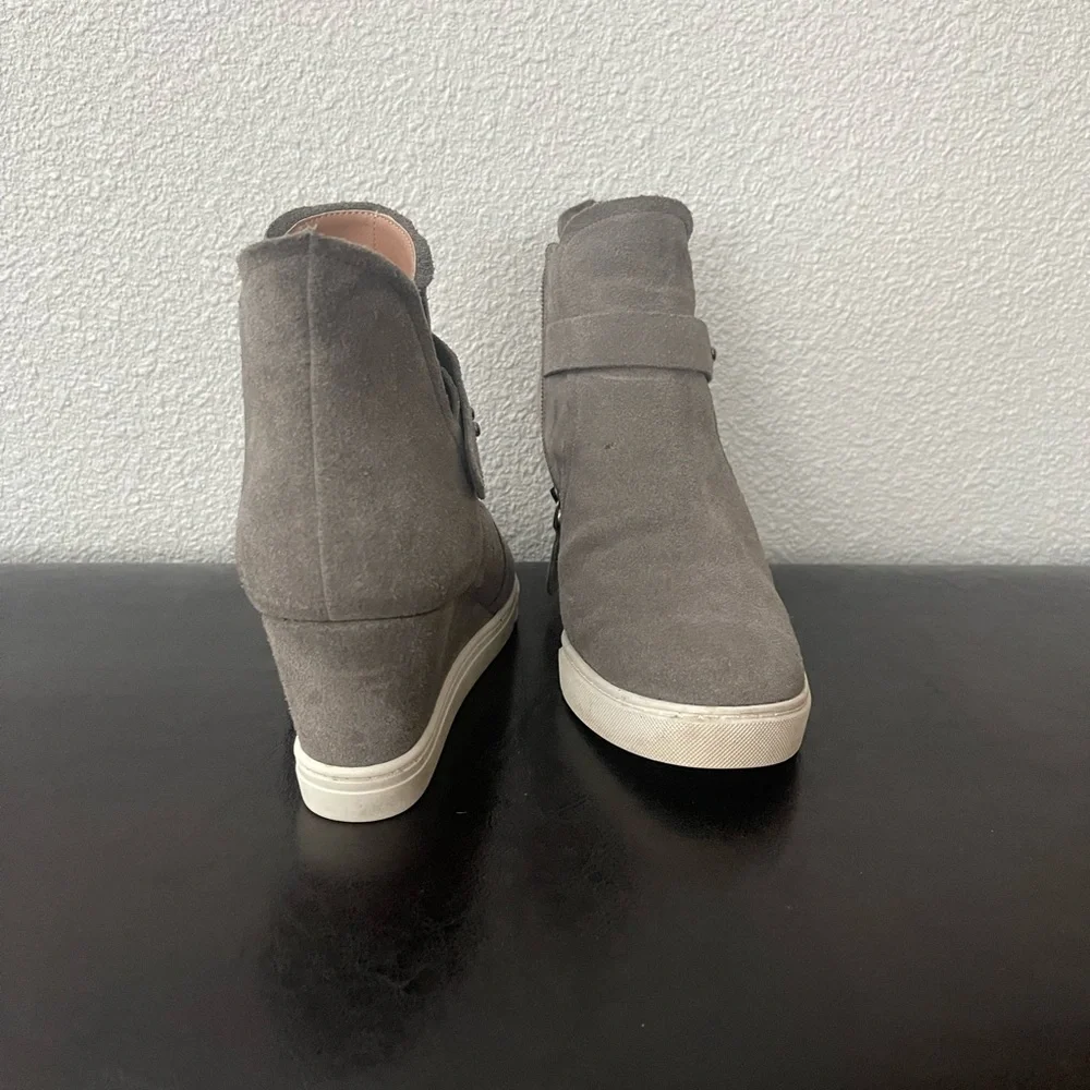 Boots - Picture 3 of 6